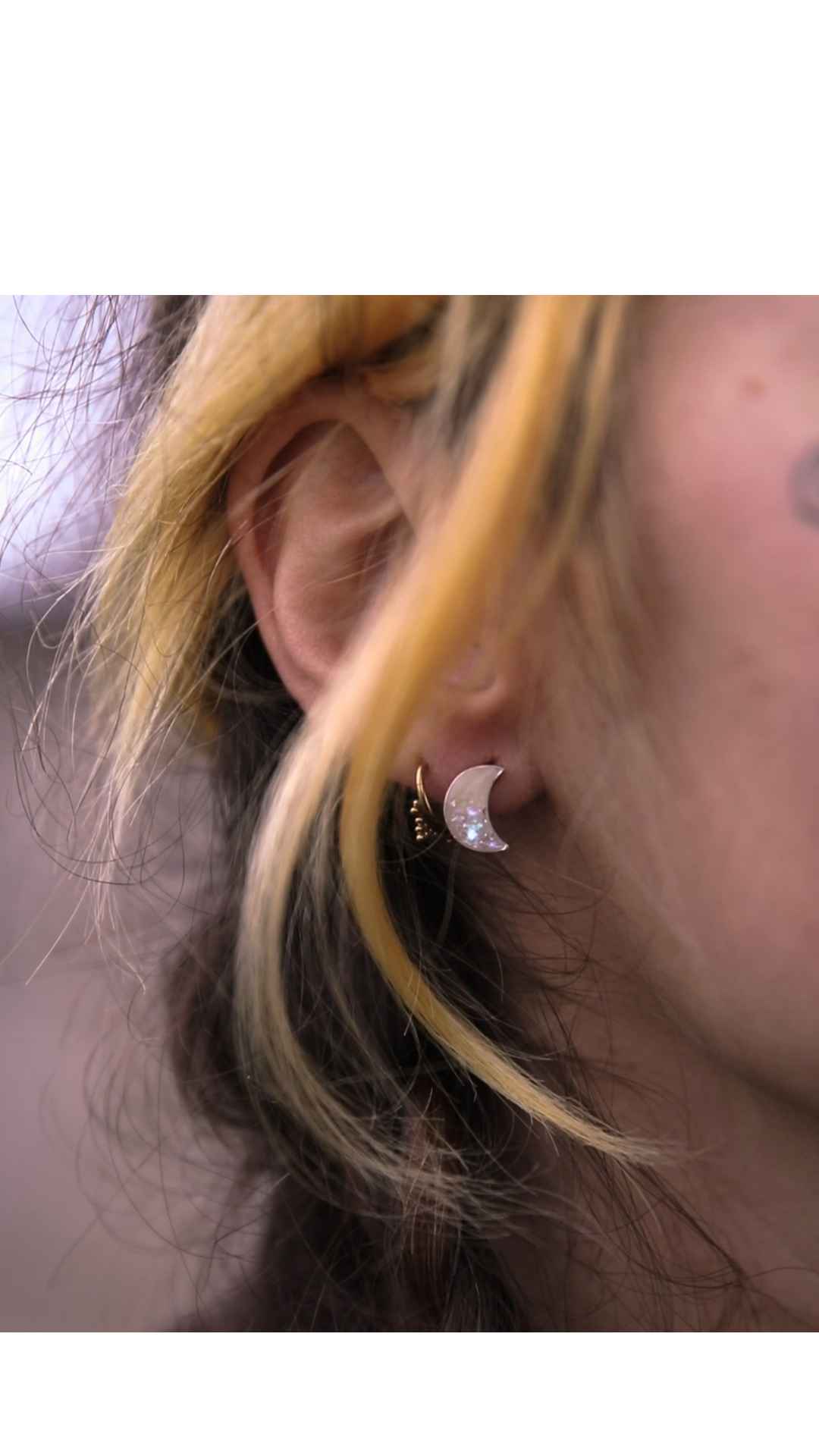 allaitement maternel, boucles d'oreilles au lait maternel, lune, bijou maman